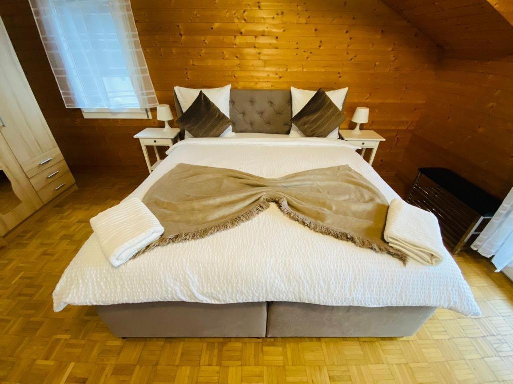 Lake View Residence نيدريد المظهر الخارجي الصورة